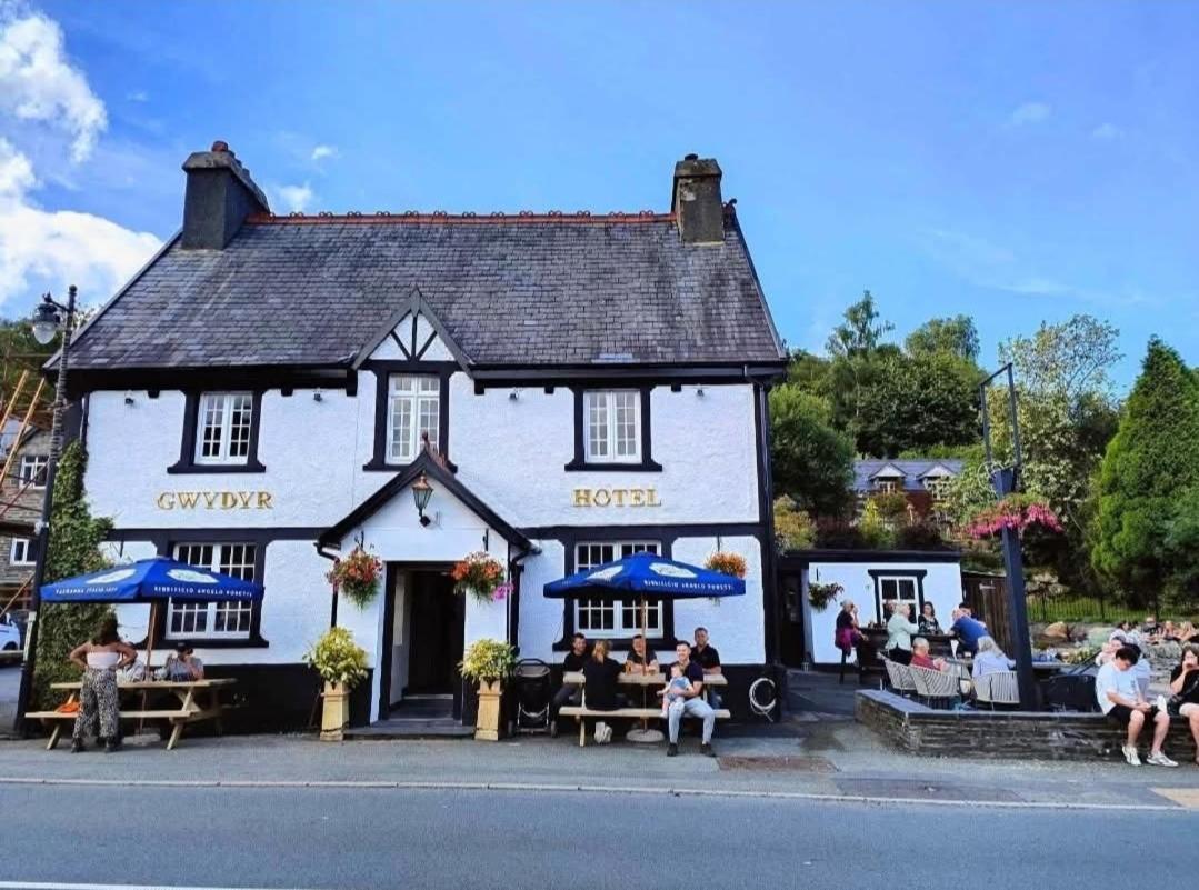 Y Gwydyr Hotel - Dolwyddelan Buitenkant foto