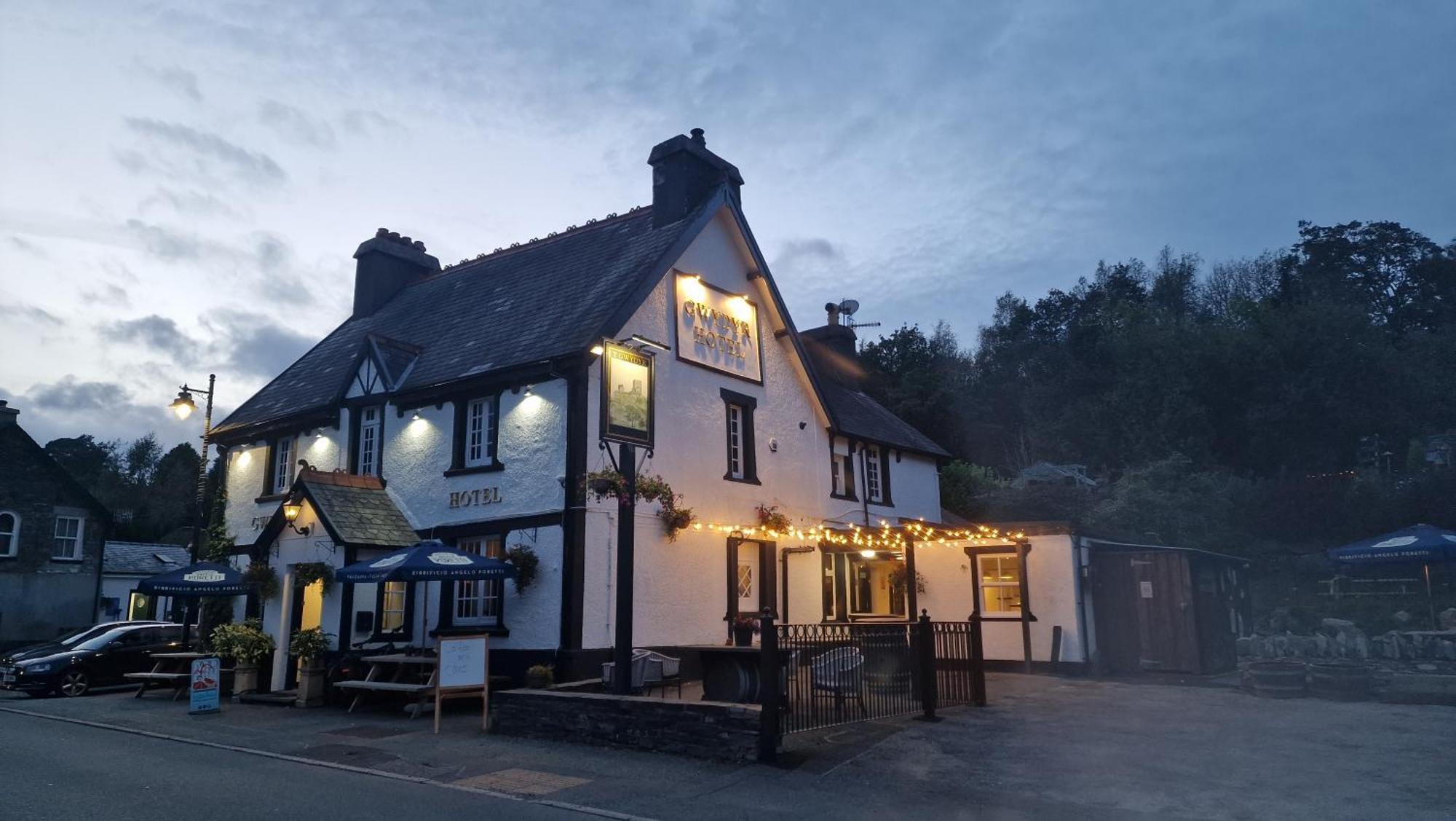 Y Gwydyr Hotel - Dolwyddelan Buitenkant foto
