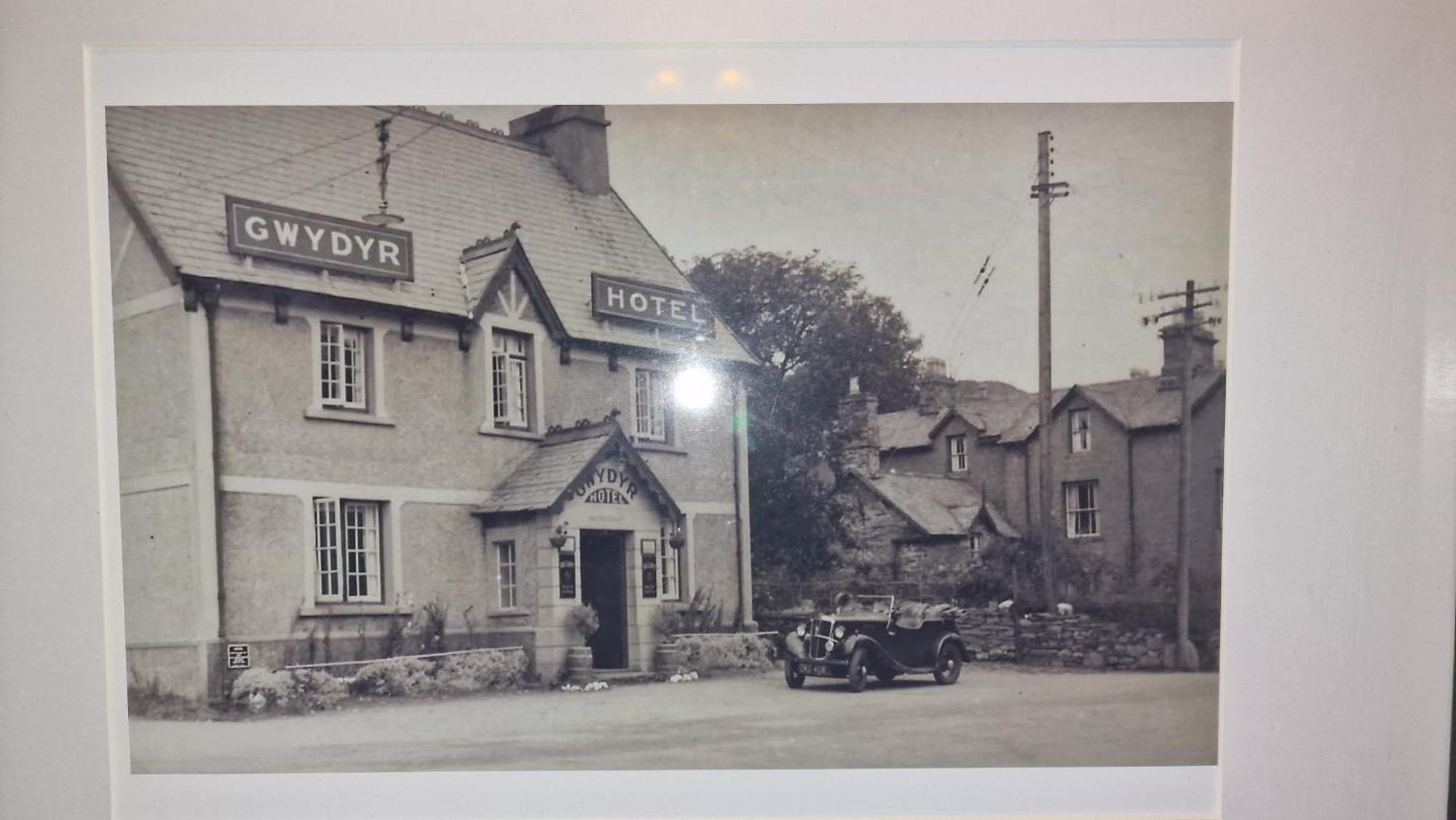 Y Gwydyr Hotel - Dolwyddelan Buitenkant foto