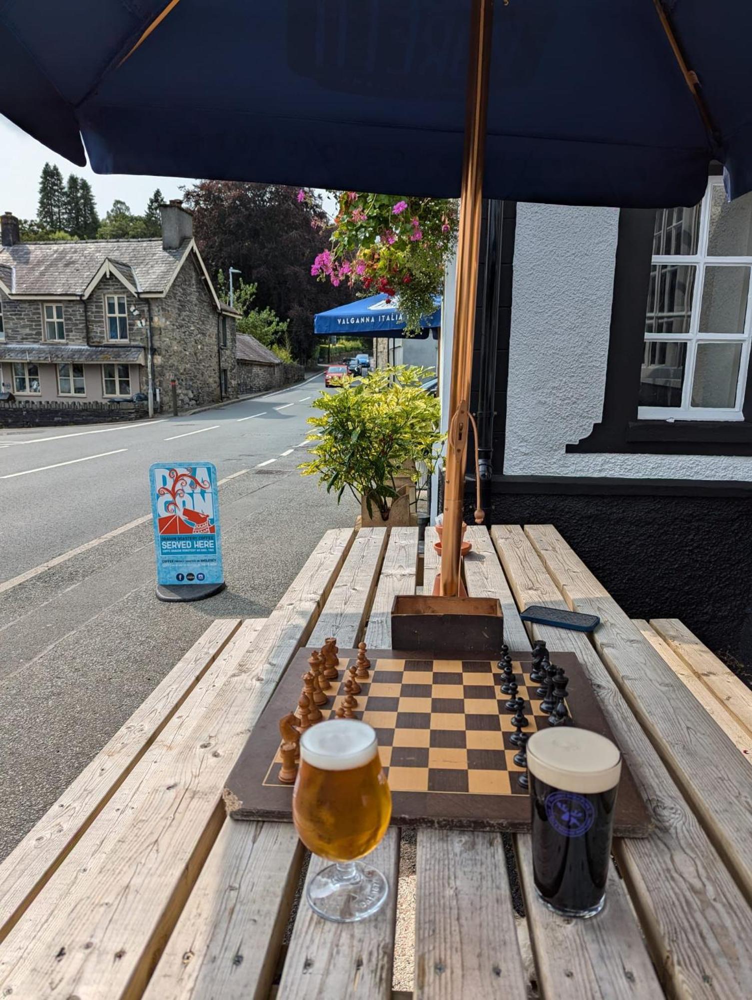 Y Gwydyr Hotel - Dolwyddelan Buitenkant foto